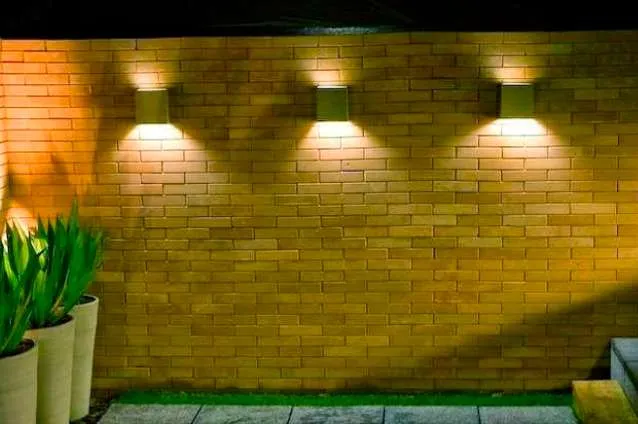 Qual altura colocar arandela no muro?